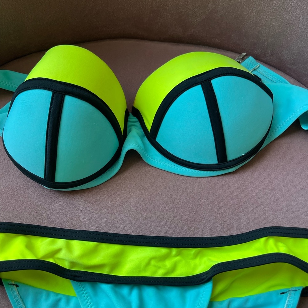 Strapless bikini
